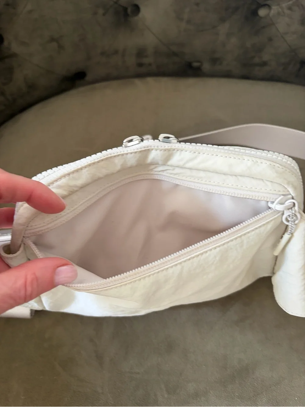 lululemon athletica Everywhere Belt Bag - Light Ivory with Silver Hardware - Picture 6 of 8